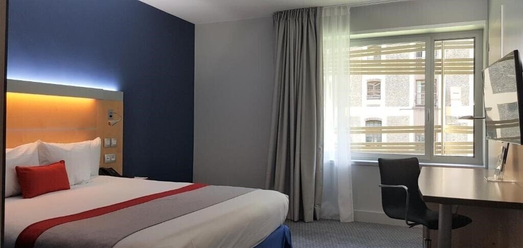 Панорама Holiday Inn Express Paris Canal De La Villette 3*