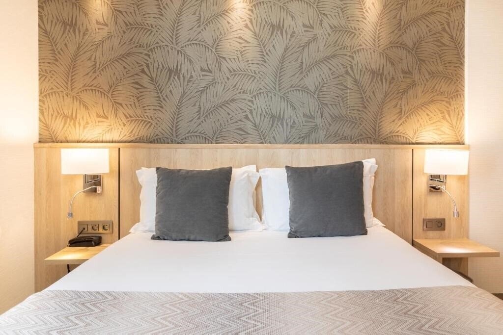 Територія Prince Albert Lyon Bercy 2*