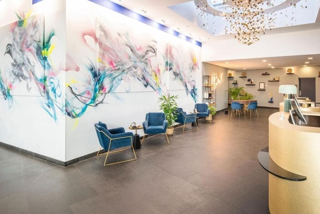 Територія Renaissance Paris Arc De Triomphe Hotel 5*