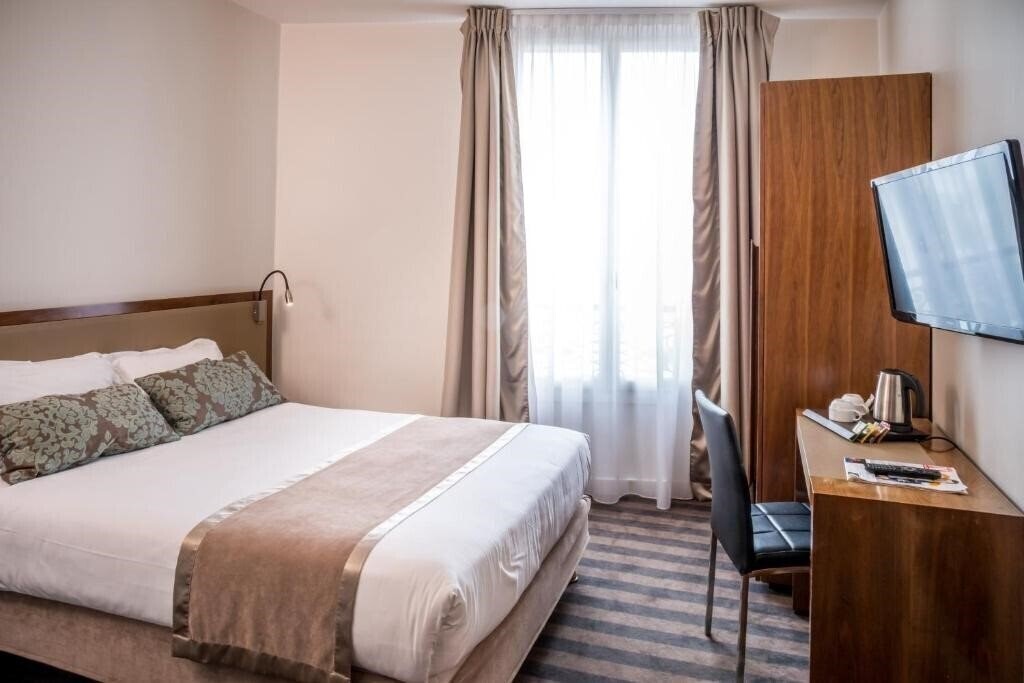 Апартаменты Art Hotel Eiffel 3*