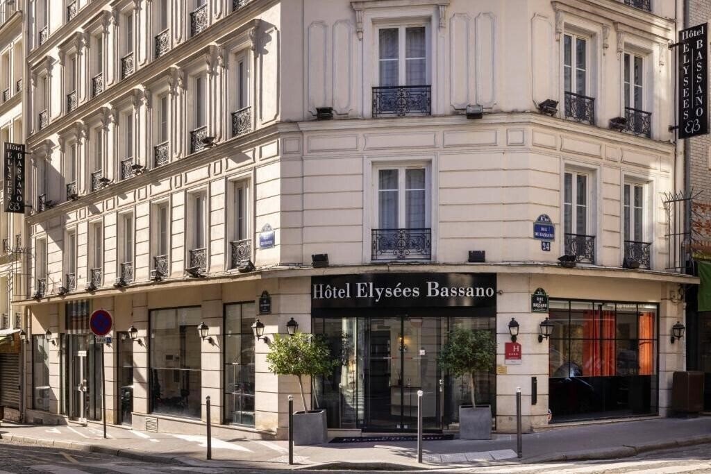 Отель Elysees Bassano 4*