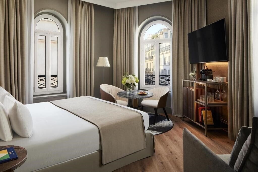 Апартаменты NH Paris Champs-Elysées 4*