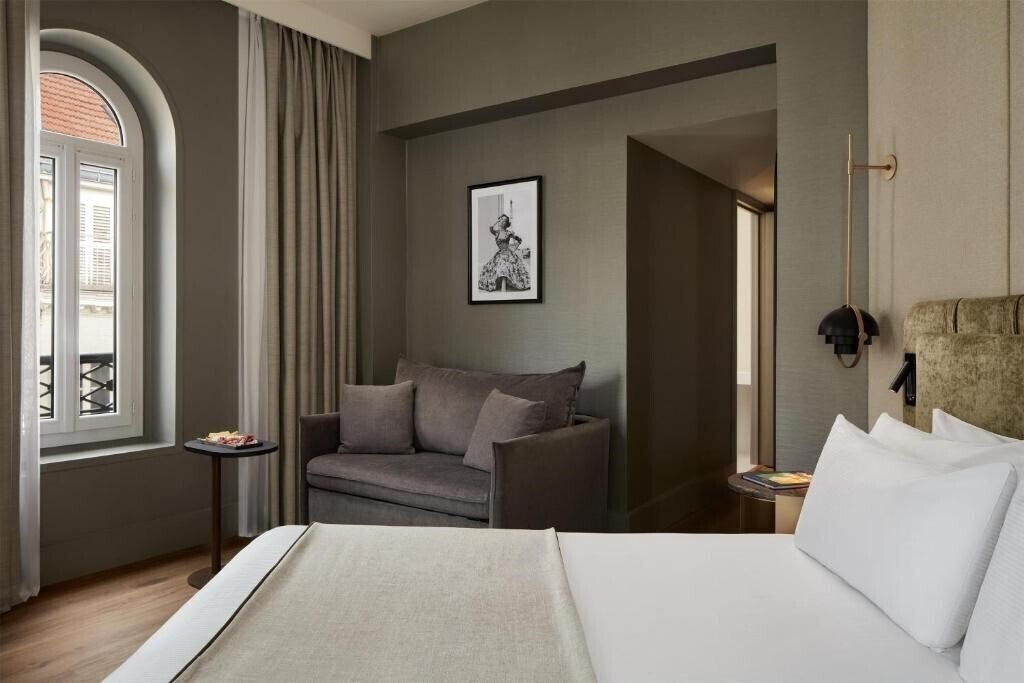 Панорама NH Paris Champs-Elysées 4*