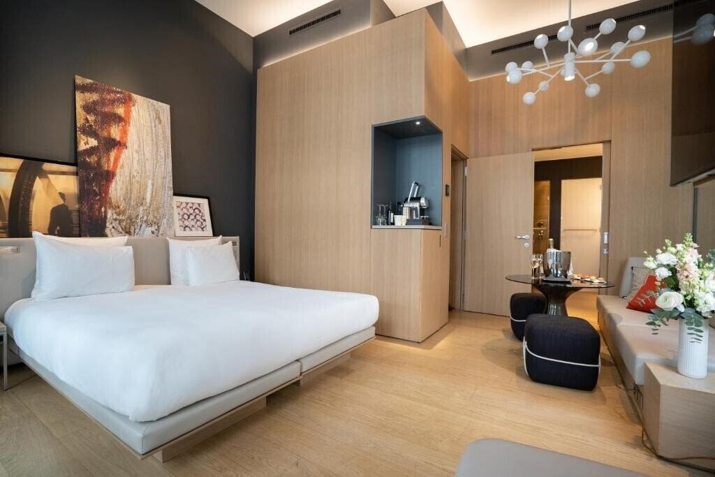 Отель Le Cinq Codet 5*