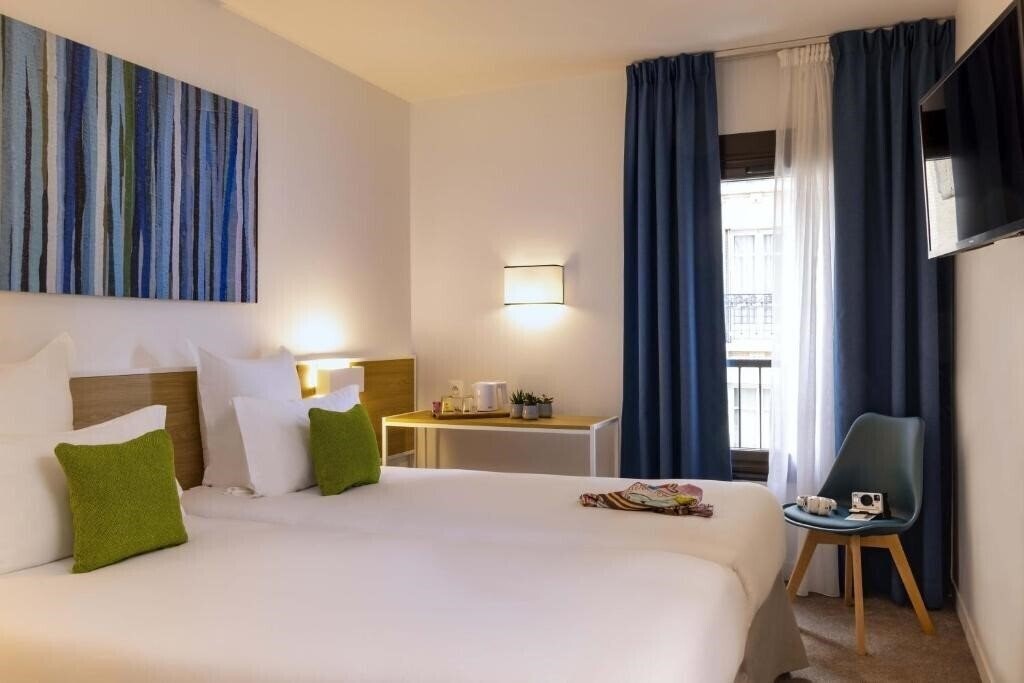 Панорама Hotel Paris Louis Blanc 3*