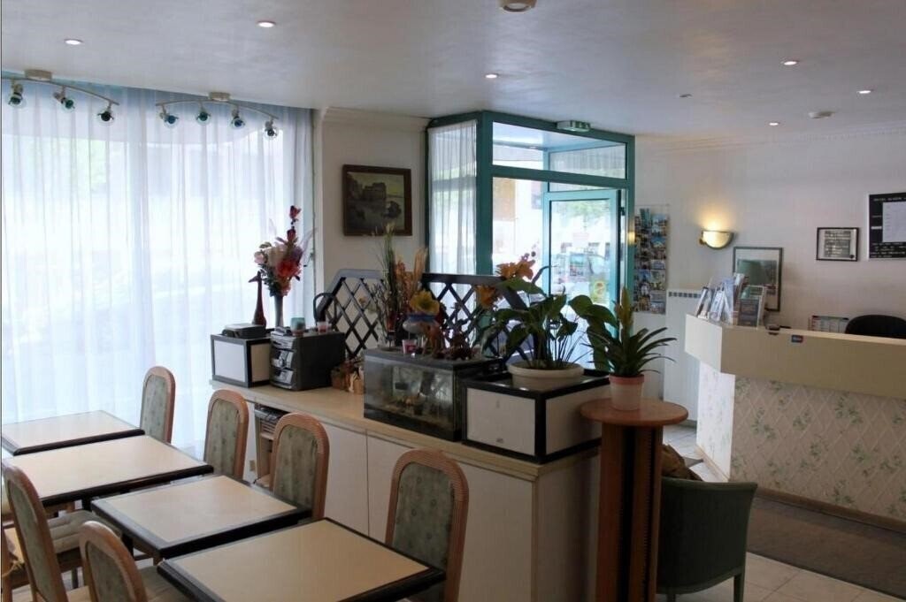 Готель Aladin Hotel 2*