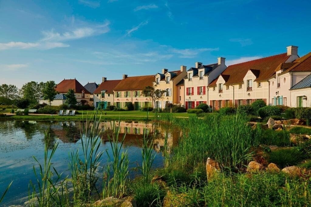 Територія Marriot'S Village D'Ille De France 4*