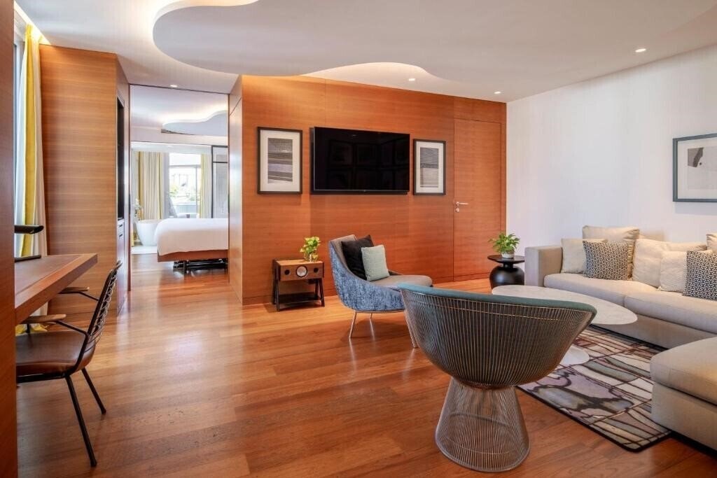 Вид Renaissance Paris Republique 5*