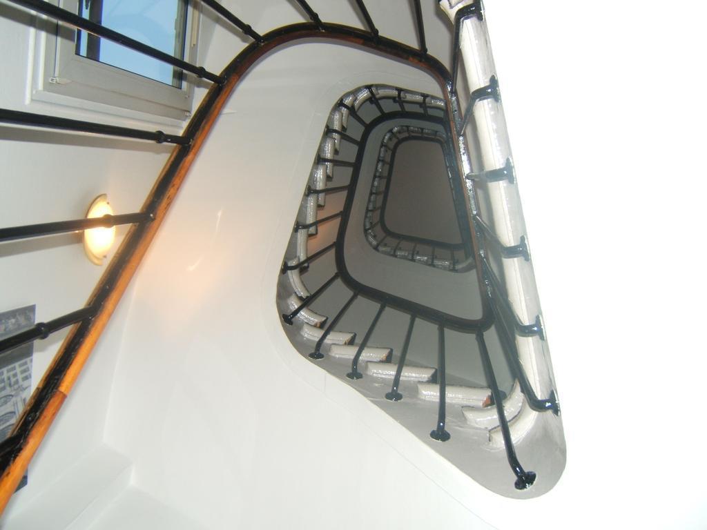 Територія Cosy Monceau Hotel 2*