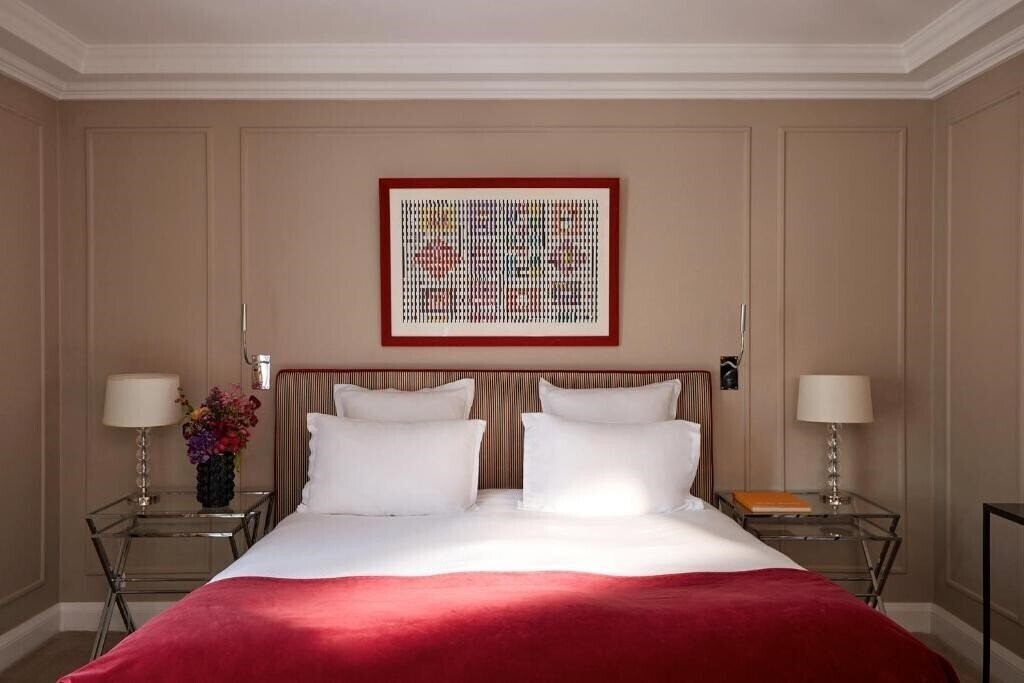 Територія Le Burgundy Paris 5*