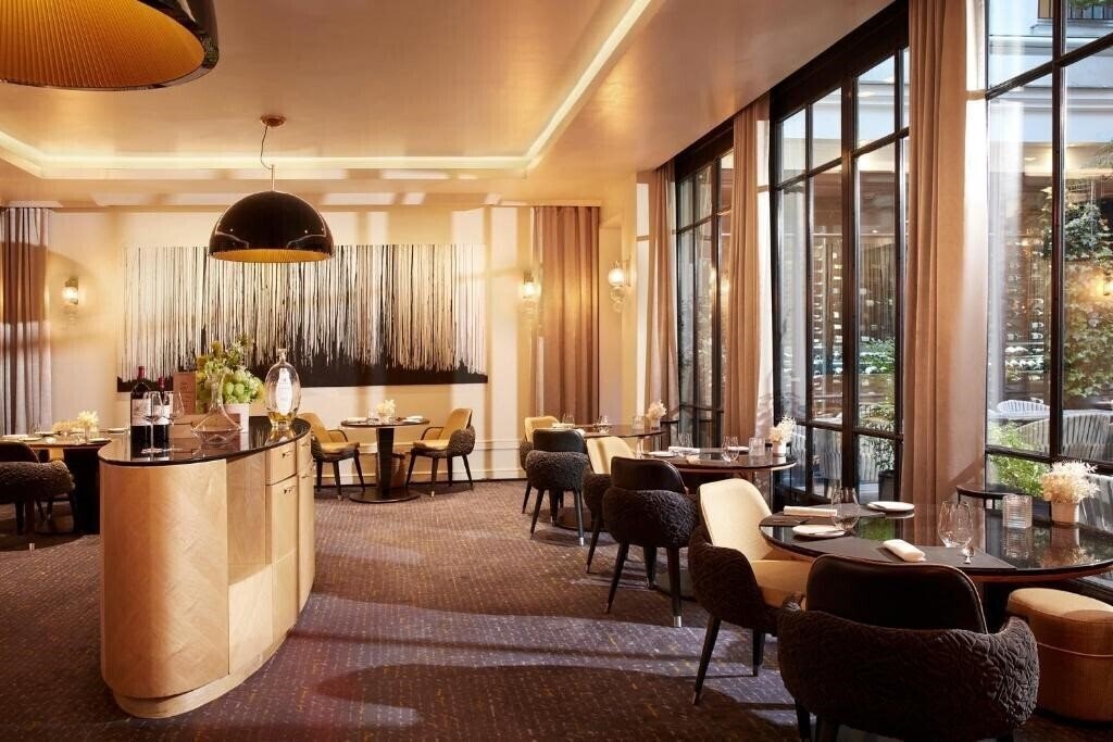 Готель Le Burgundy Paris 5*
