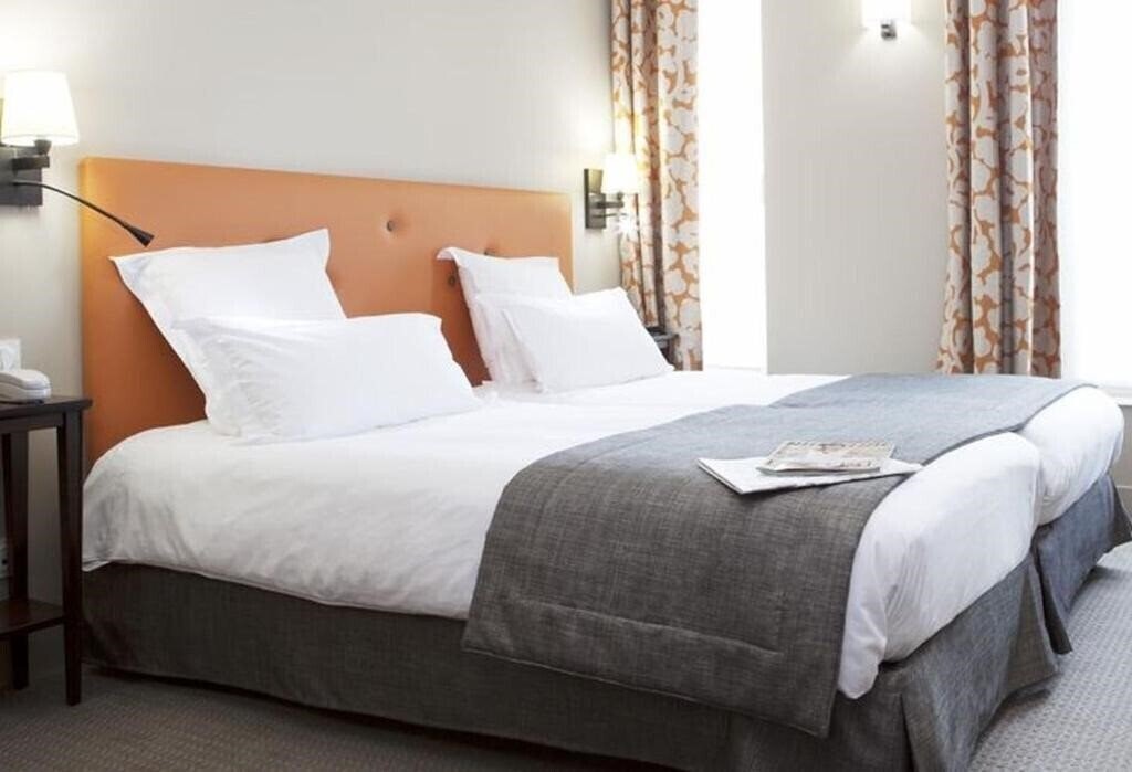 Панорама Le Relais Saint Charles 3*