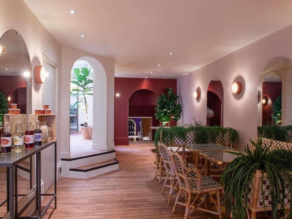 Вид Mercure Paris Pigalle Sacre Coeur 4*
