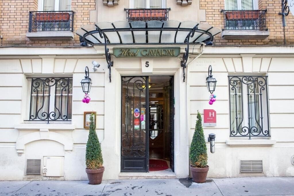 Фотографія Gavarni 3*