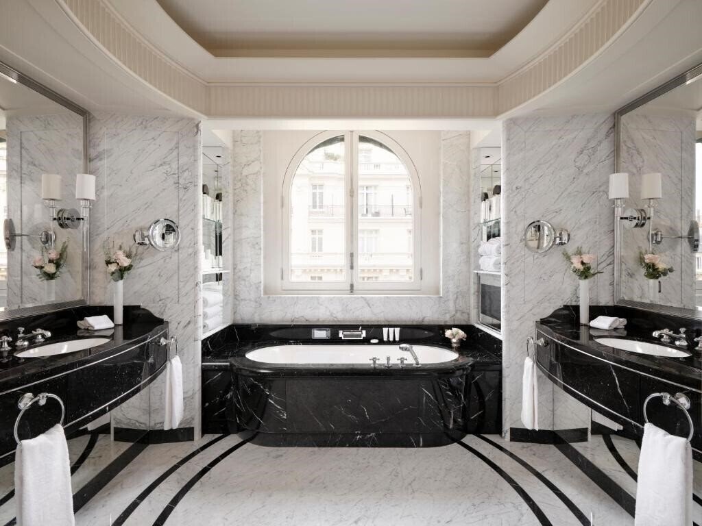 Панорама The Peninsula Paris 5*