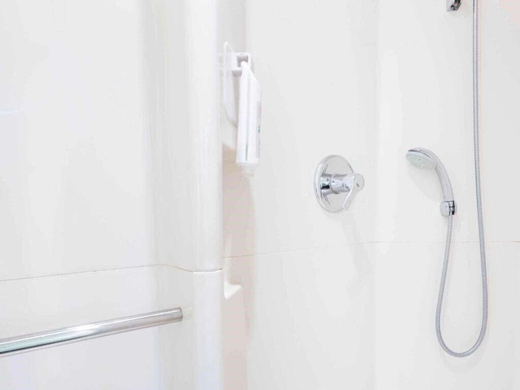 Территория Ibis Budget Paris Porte De Montmartre 1*