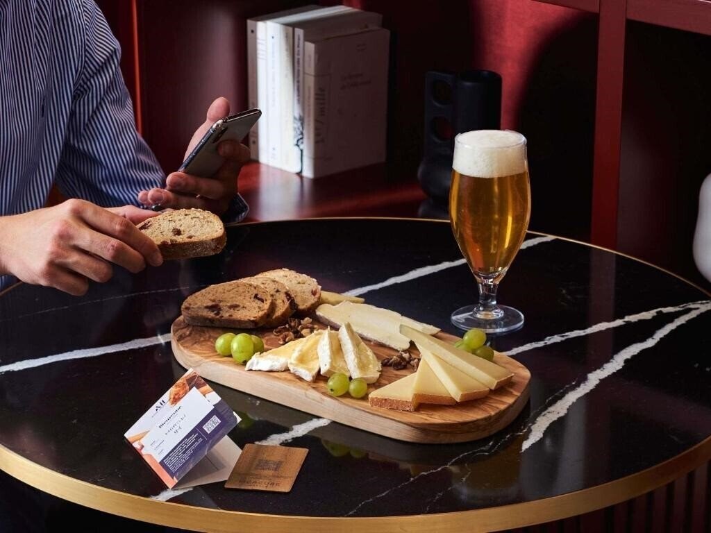 Панорама Mercure Paris Butte Montmartre Basilique 4*