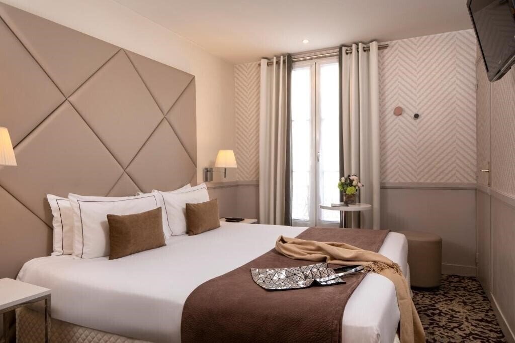 Готель Longchamp Elysees Hotel 3*