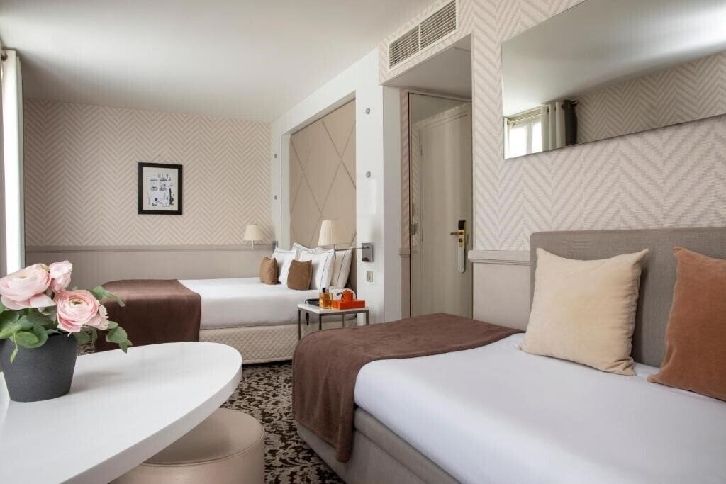 Територія Longchamp Elysees Hotel 3*