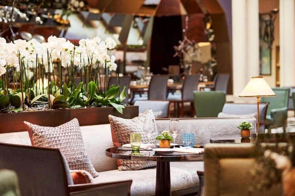 Территория Park Hyatt Paris-Vendome 4*