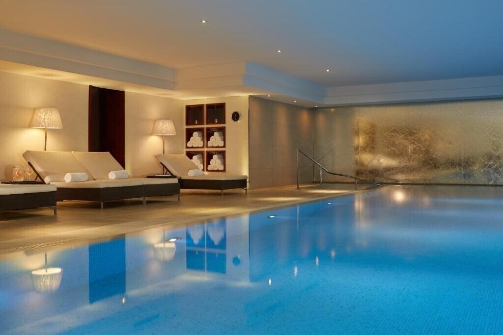 Отель Majestic Villa & Hotel 5*