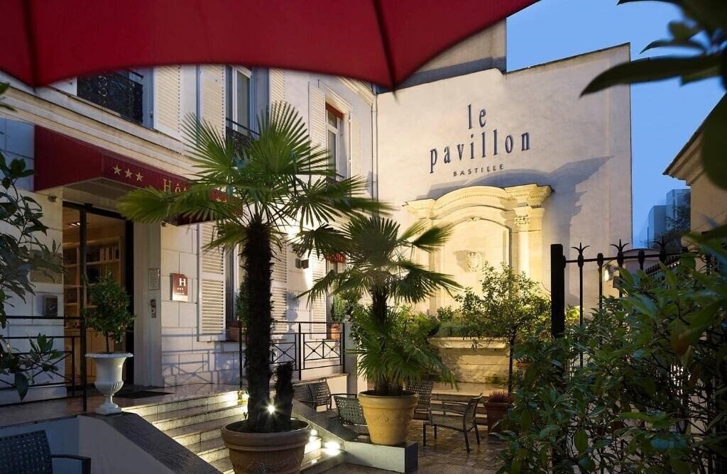 Готель Pavillon Bastille 3*