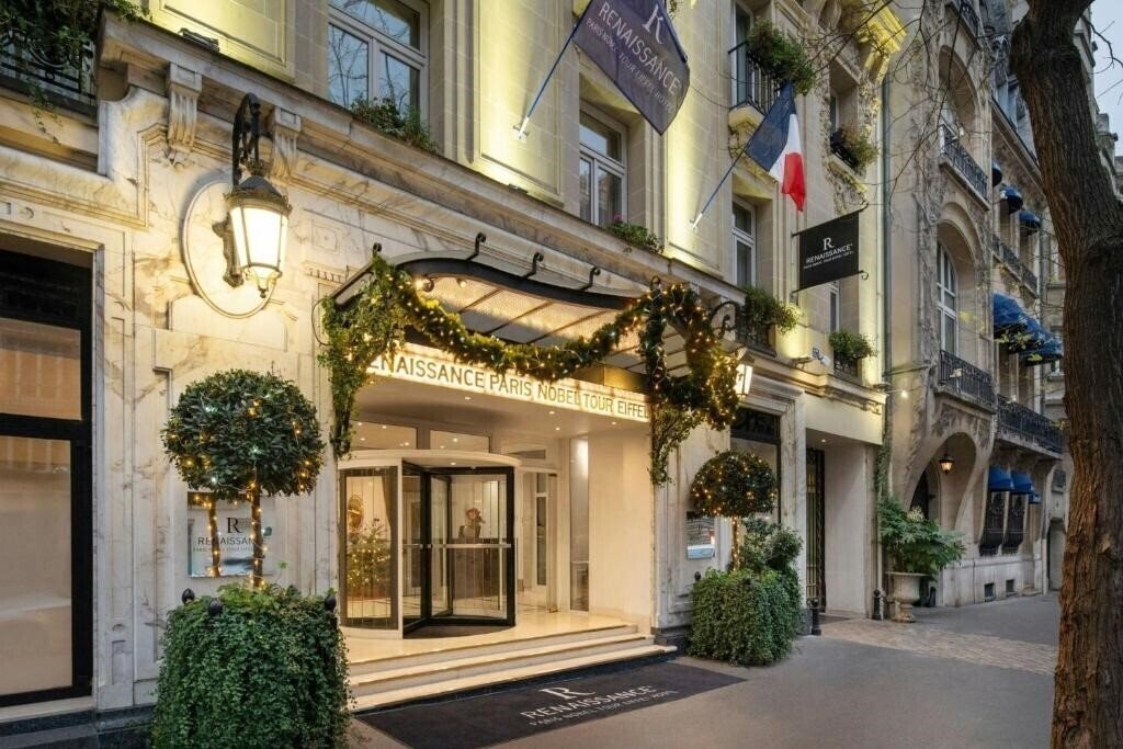 Вид Renaissance Paris Nobel Tour Eiffel Hotel (ex. Renaissance Paris Hotel Le Parc Trocadero) 4*