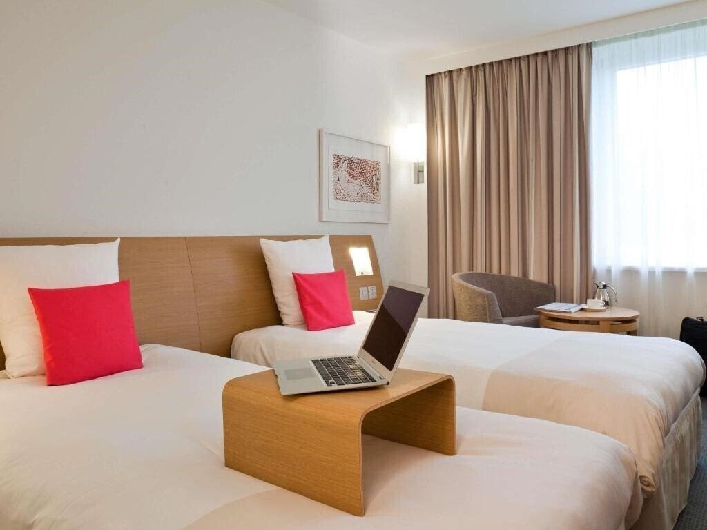 Панорама Novotel Paris Est 4*
