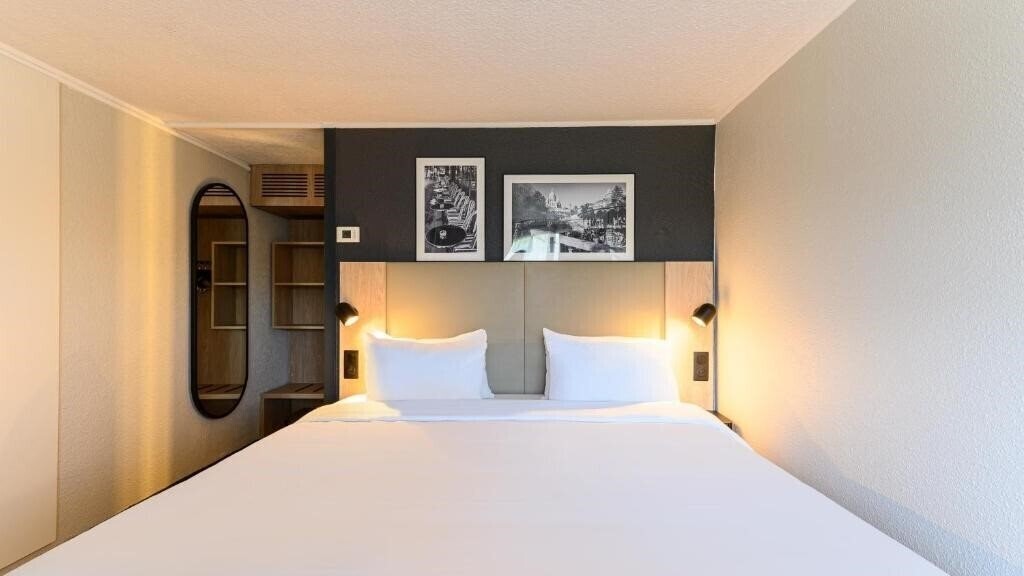 Территория Campanile Torcy 3*