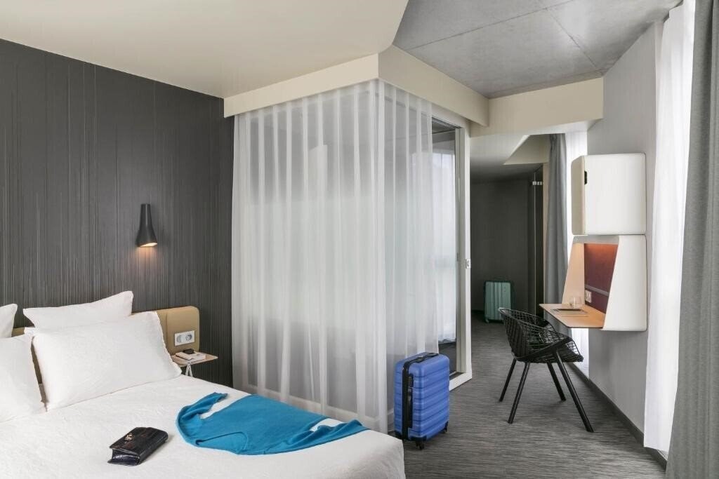 Готель OKKO Hotels Paris Porte de Versailles 4*