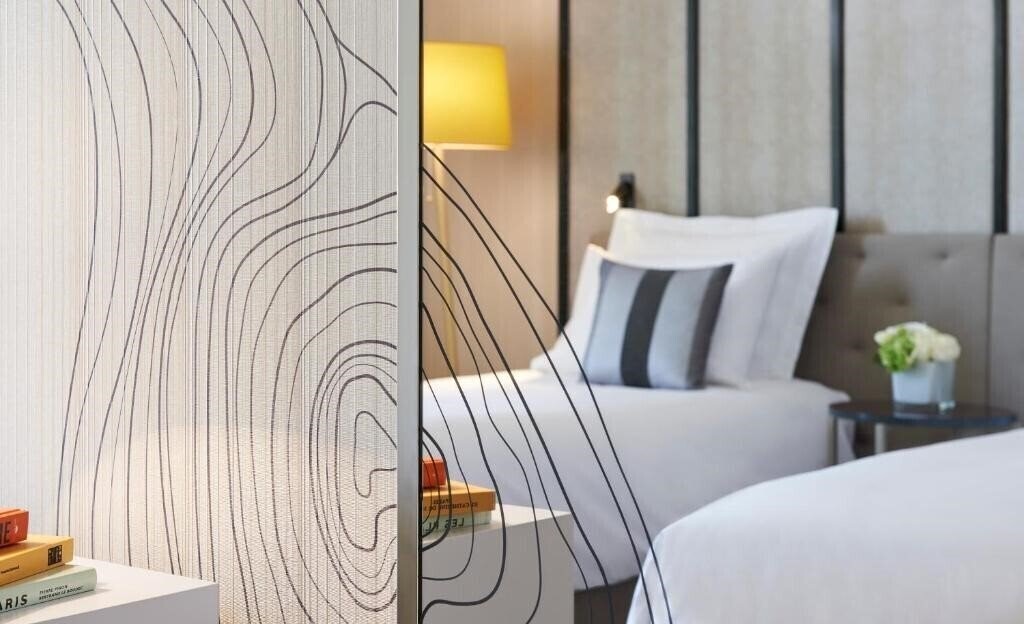 Вид Renaissance Paris La Defense Hotel 4*