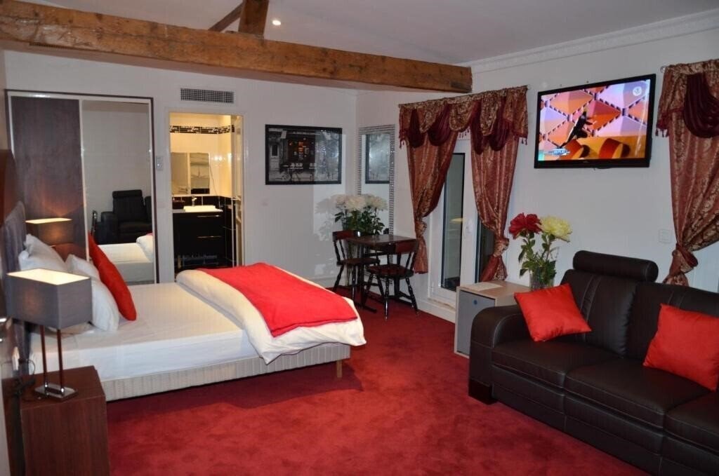Территория Hotel Regina Montmartre 3*