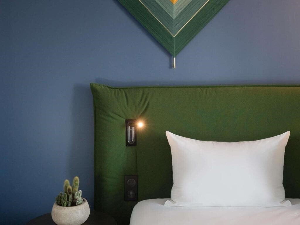 Территория Ibis Styles Paris Nation Cours de Vincennes 3*