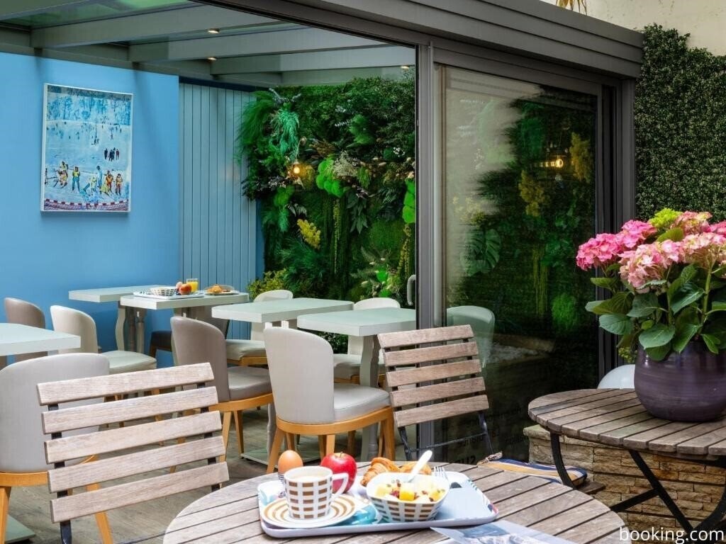 Территория Hotel Daumesnil Vincennes 3*