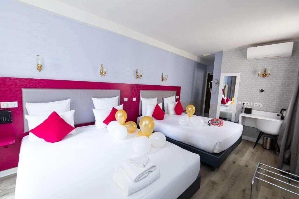 Территория Hotel de Paris Montparnasse 3*