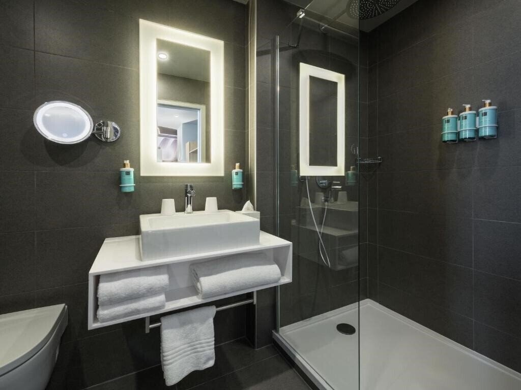 Территория Novotel Paris 20 Belleville 4*