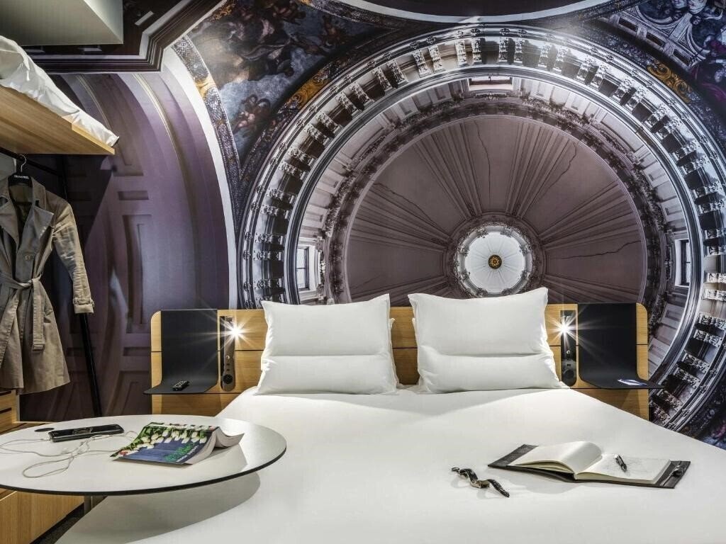 Панорама Novotel Paris 20 Belleville 4*