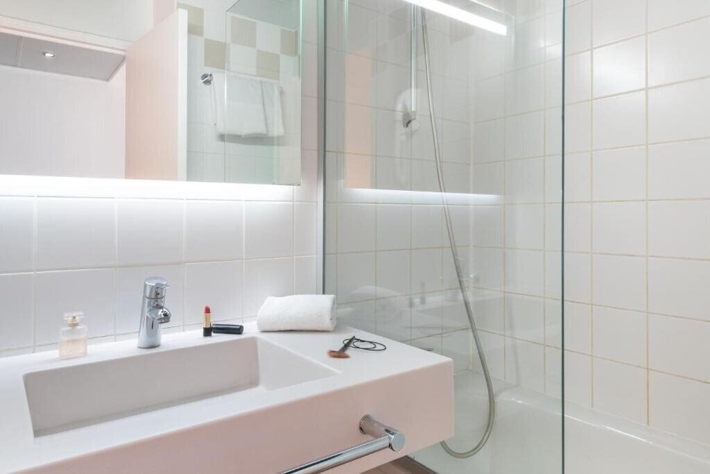 Территория Ibis Styles Paris Gare De L'Est Chateau Landon 3*