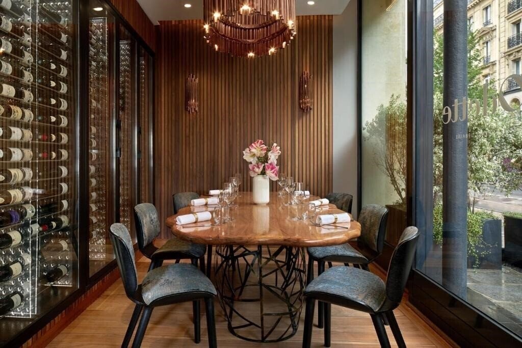 Территория Maison Albar Hotels Le Pont-Neuf 5*