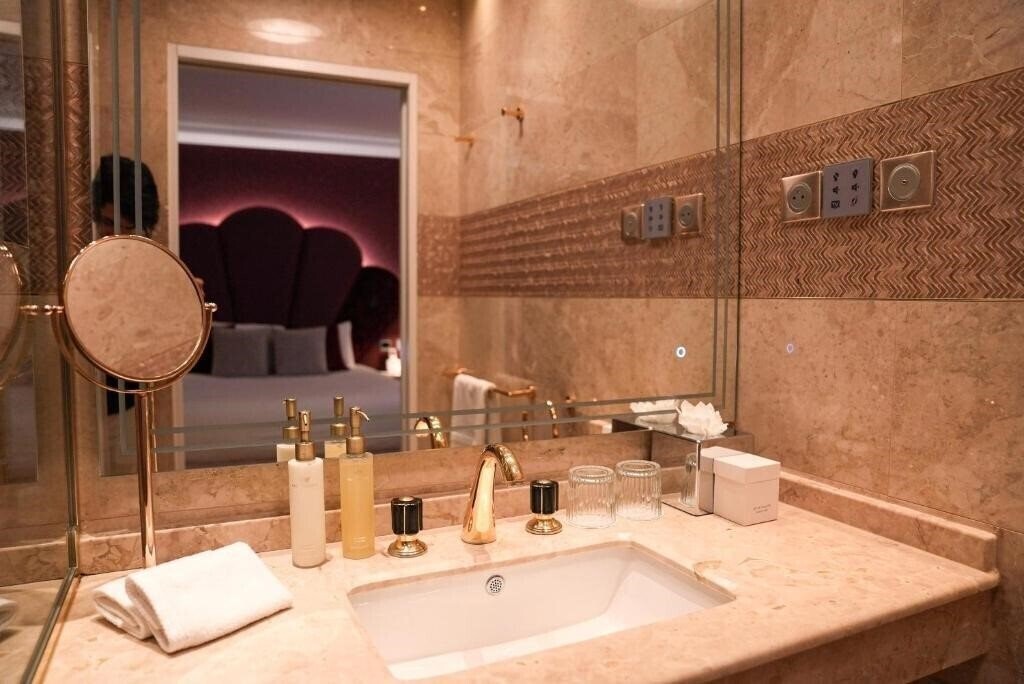 Апартаменты Paris J'Adore Hotel & SPA 5*