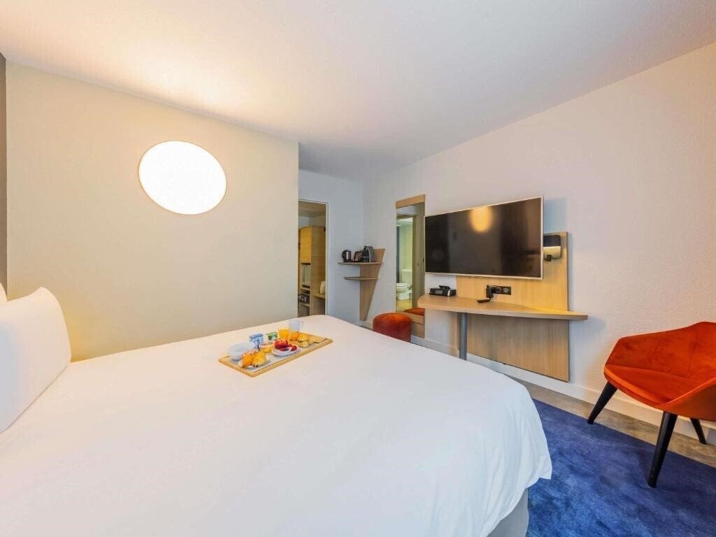 Территория Mercure Paris Massy Gare TGV 4*