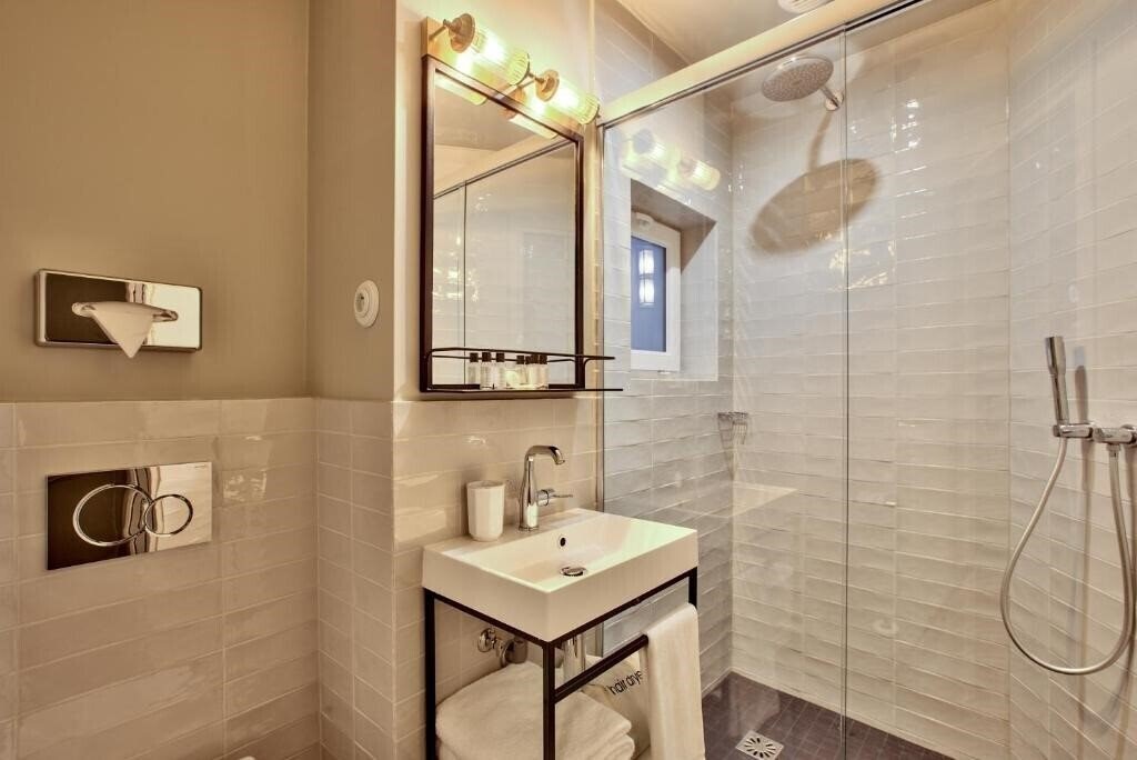 Вид Maison Barbes 4*