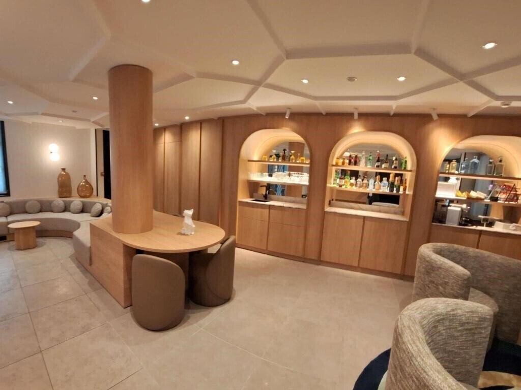 Изображение Mercure Paris Arc de Triomphe Wagram Hotel 4*