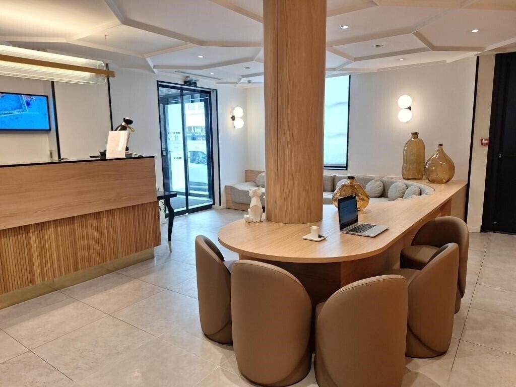 Картинка Mercure Paris Arc de Triomphe Wagram Hotel 4*