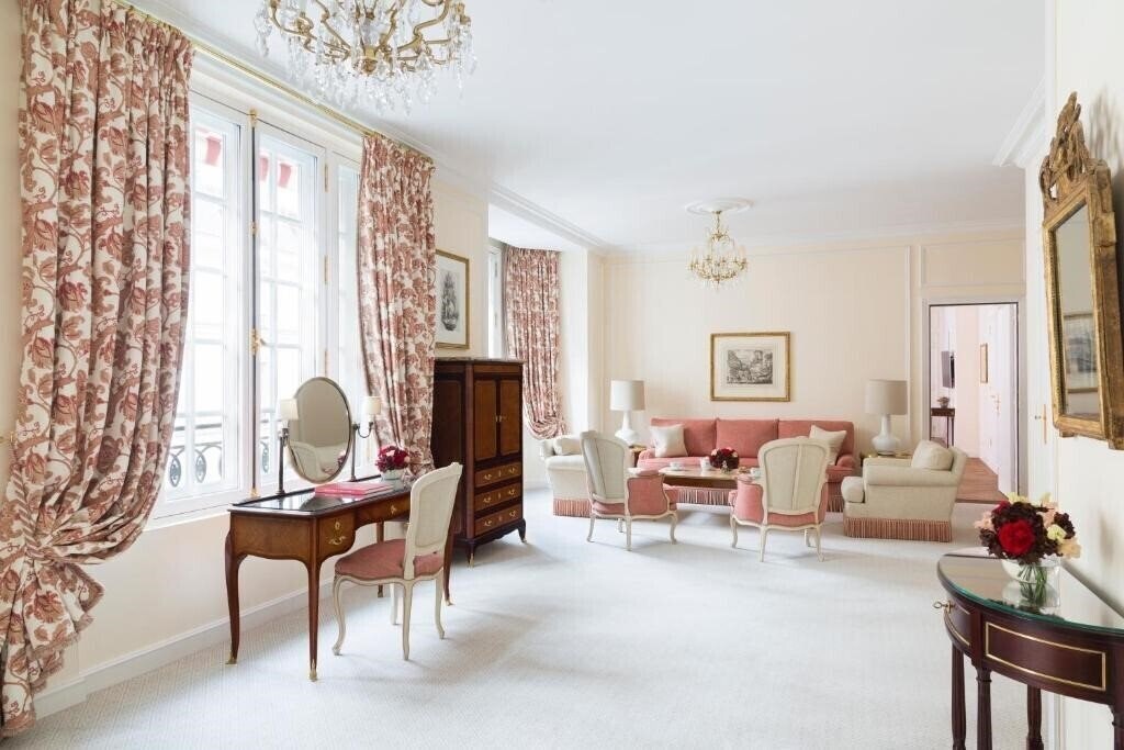 Панорама Le Bristol 2*