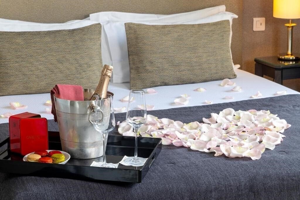 Панорама Madeleine Plaza 4*