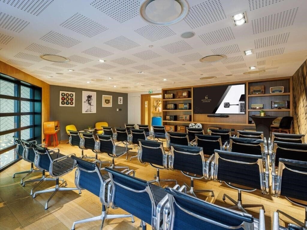 Территория Novotel Paris Les Halles 4*