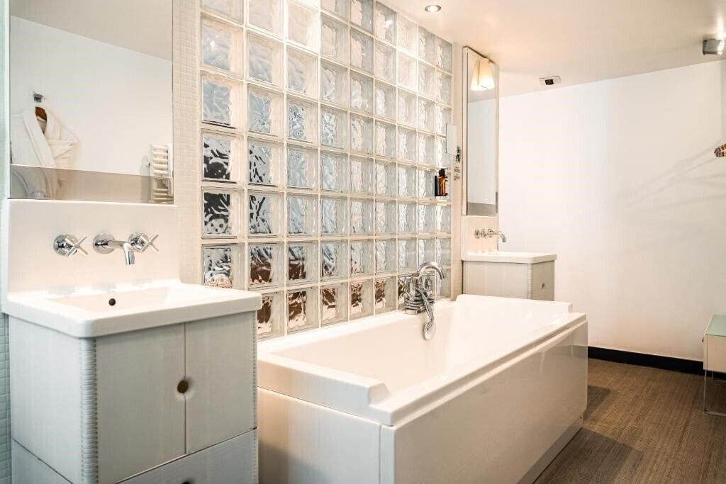 Апартаменти Kube Hotel 4*