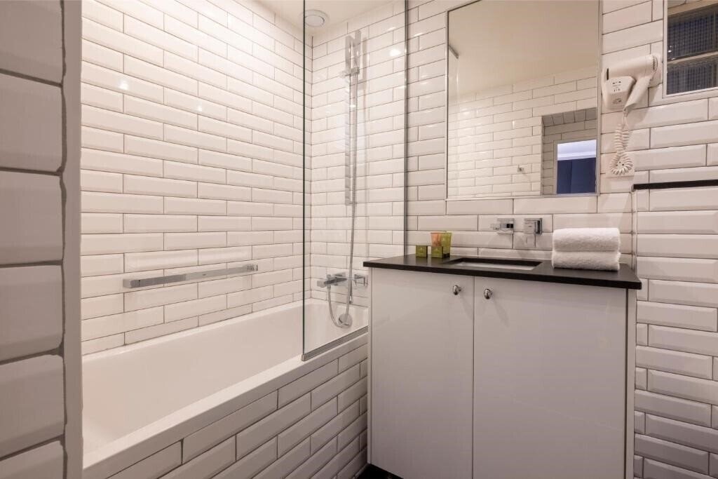 Территория Pavillon Courcelles Parc Monceau 3*