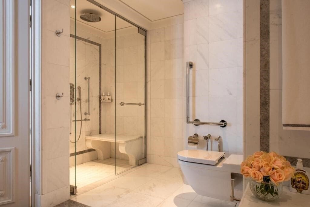 Панорама De Crillon 4*